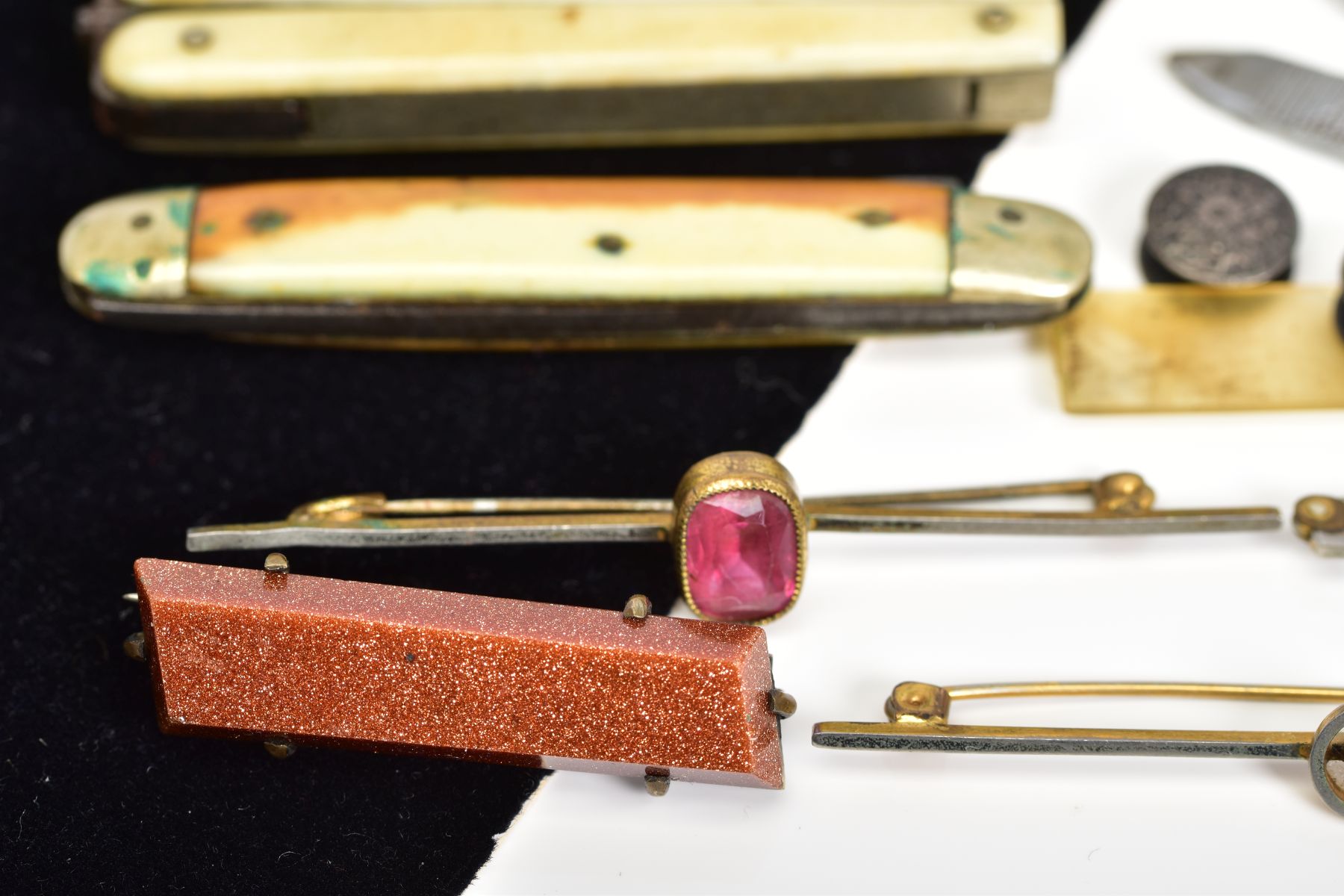 A SELECTION OF ITEMS, to include ten bar brooches, three fruit knives, a white metal spoon, a pair - Image 3 of 5