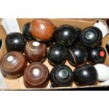 A QUANTITY OF CROWN/FLAT GREEN BOWLS, assorted sizes and weights, majority in playworn condition