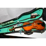 A CASED SECOND HALF 20TH CENTURY CHILD'S VIOLIN, no labels with box, lacks strings