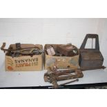 TWO TRAYS OF VARIOUS VINTAGE HAND TOOLS, together with a large vice and a wooden cobblers box (4)