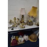 A QUANTITY OF VARIOUS LIGHTING, to include a cream ceramic table lamp with a fabric shade, a brassed