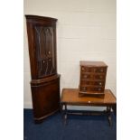 A MODERN MAHOGANY DROP LEAF SOFA TABLE with a brown leather top, together with a mahogany corner