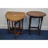 A SMALL EARLY 20TH CENTURY OAK OVAL DROP LEAF TABLE together with an oak wavy topped barley twist