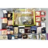 A SELECTION OF ITEMS, to include a silver Lukenbooth brooch, with a silver hallmark for Edinburgh,