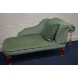 A MODERN GREEN UPHOLSTERED CHAISE LOUNGE, on yew wood cabriole legs, length 135cm