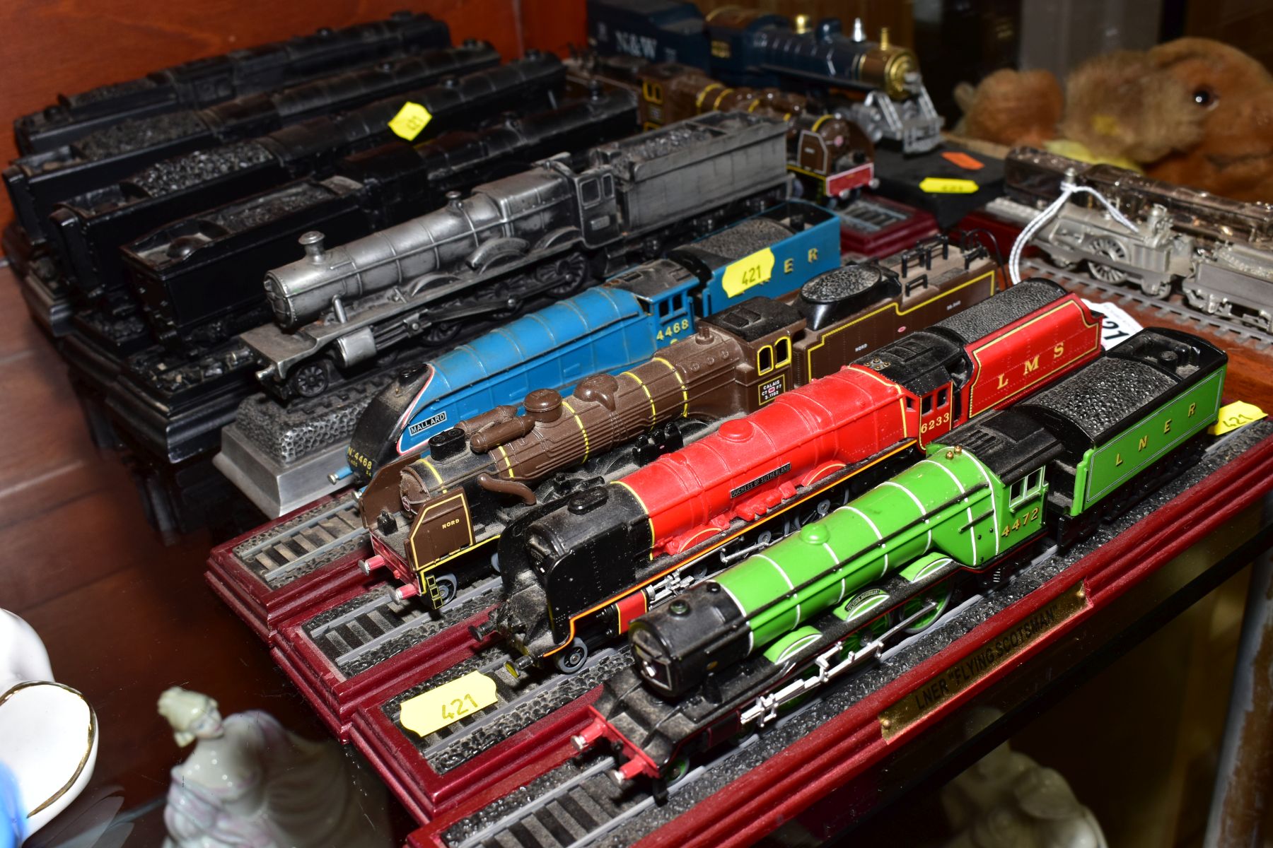 A GROUP OF THIRTEEN ORNAMENTAL MODELS OF TRAINS AND TENDERS, including four 'Classique' 5080 - Image 3 of 3