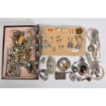 A BOX CONTAINING AN ASSORTMENT OF JEWELLERY, to include a yellow metal bracelet set with oval