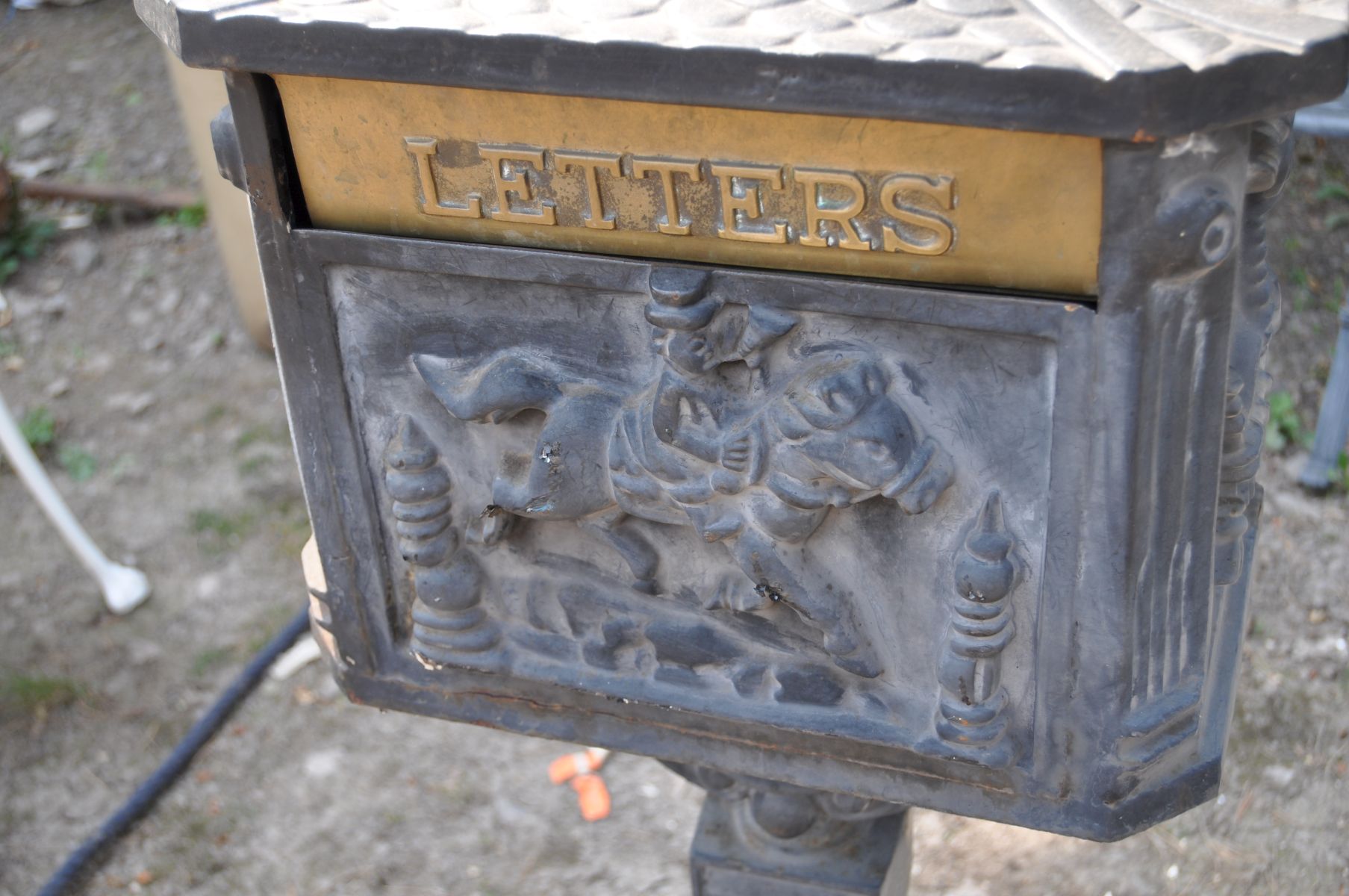 A MODERN CAST IRON POST BOX, with Chinese pagoda style roof, horse and rider detail to casting on - Image 2 of 4