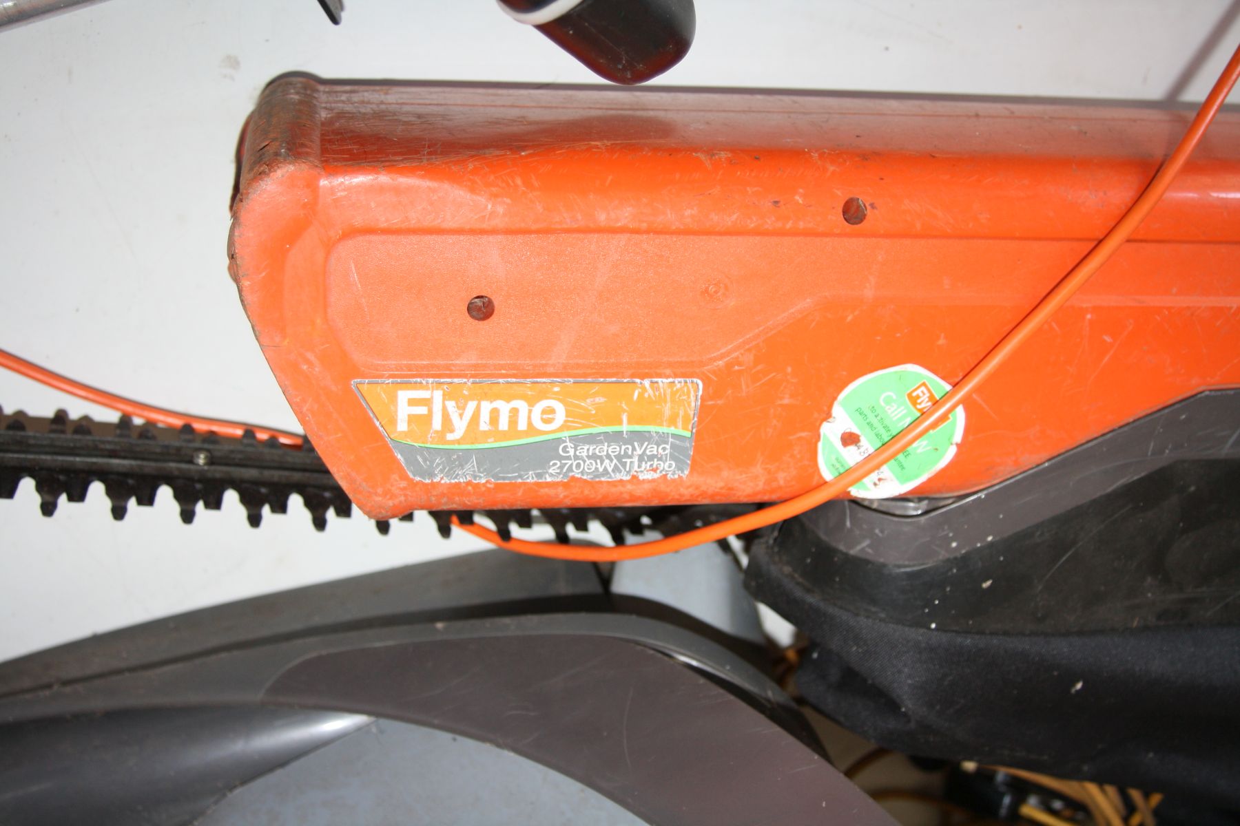 A FLYMO EASYGLIDE 300V LAWN MOWER (untested no cable), a Flymo Garden vac 2700WT turbo garden vac ( - Image 3 of 4