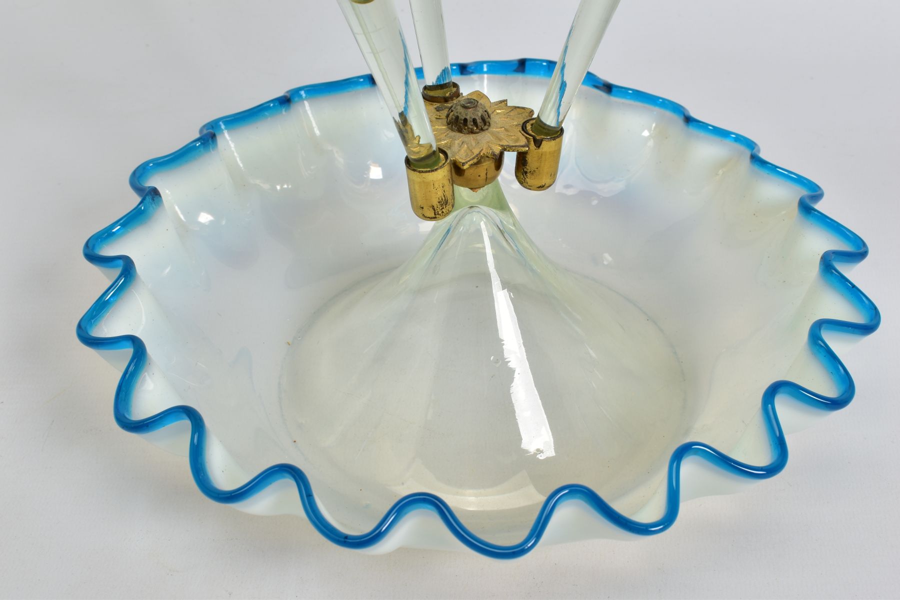 A LATE VICTORIAN BLUE, VASELINE AND CLEAR GLASS EPERGNE, three trumpets, frilled rims and with - Image 4 of 4