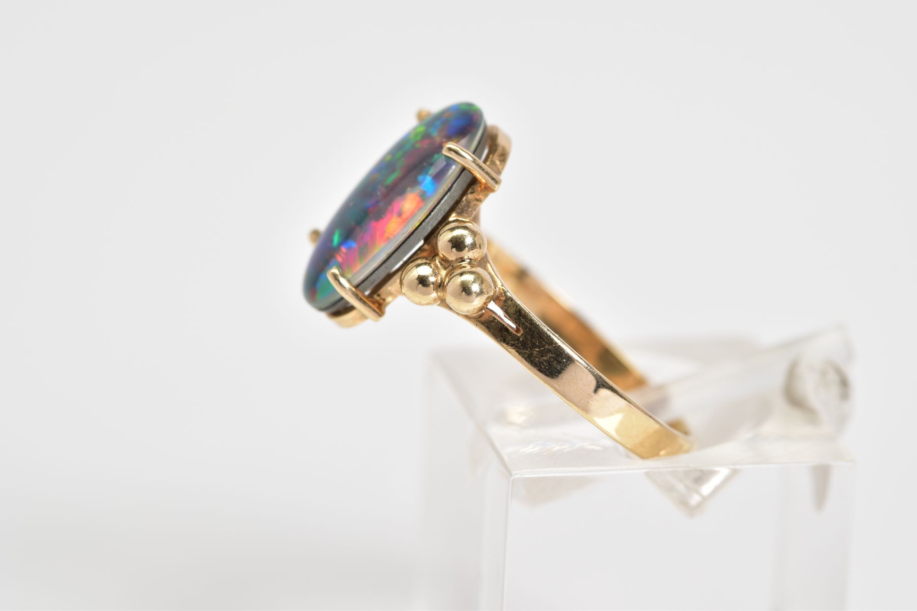 AN OPAL TRIPLET RING, the oval opal triplet set within a four claw setting, to the bead detail - Image 2 of 4