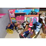 A QUANTITY OF BOXED AND UNBOXED PEDIGREE SINDY DOLLS AND ACCESSORIES, to include unboxed doll in