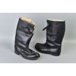A PAIR OF WWII ERA/VINTAGE FLYING OFFICERS FUR LINED FLYING BOOTS, RAF style, with front buckle