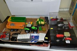 A QUANTITY OF UNBOXED AND ASSORTED SIKU 1/72 TRACTORS AND FARM MACHINERY, to include Control 32