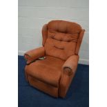 AN ORANGE UPHOLSTERED ELECTRIC RISE AND RECLINE ARMCHAIR (sd to arms, PAT pass and working)