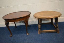 AN EARLY TO MID 20TH CENTURY OAK CIRCULAR OCCASIONAL TABLE, diameter 62cm x height 41cm together