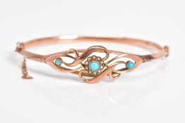 A 9CT ROSE GOLD EDWARDIAN BANGLE, the hinged bangle with an openwork scroll design front, central