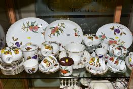 A QUANTITY OF ROYAL WORCESTER EVESHAM AND EVESHAM VALE TEA, DINNER AND COOKWARE, including cups