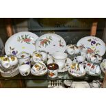 A QUANTITY OF ROYAL WORCESTER EVESHAM AND EVESHAM VALE TEA, DINNER AND COOKWARE, including cups