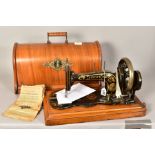 A LATE 19TH CENTURY WALNUT CASED SINGER SEWING MACHINE ON A FIDDLE SHAPE BASE, serial no 7706612/