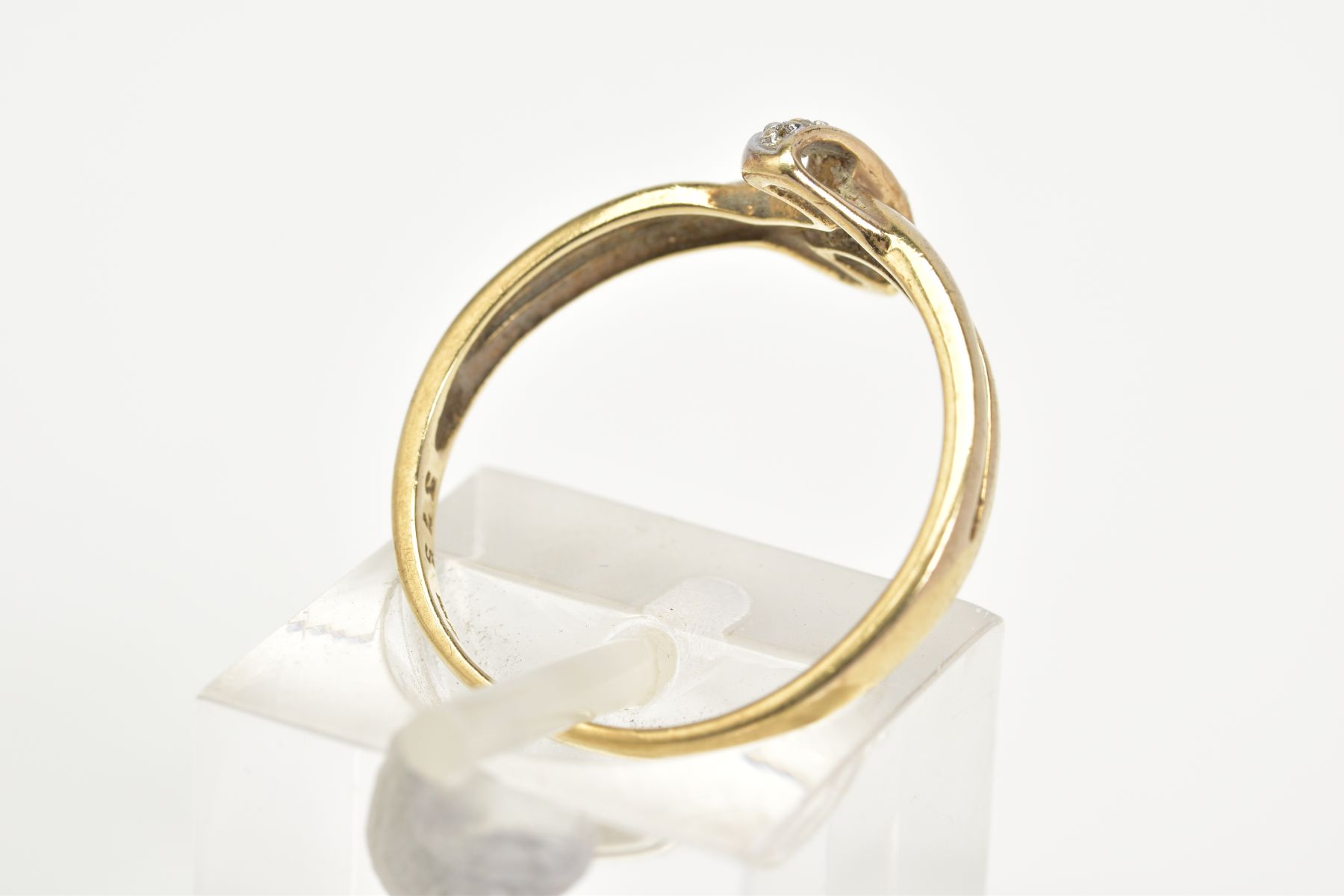 A 9CT GOLD DIAMOND SET RING, of crossover design set with a row of single cut diamonds, to the - Image 3 of 3