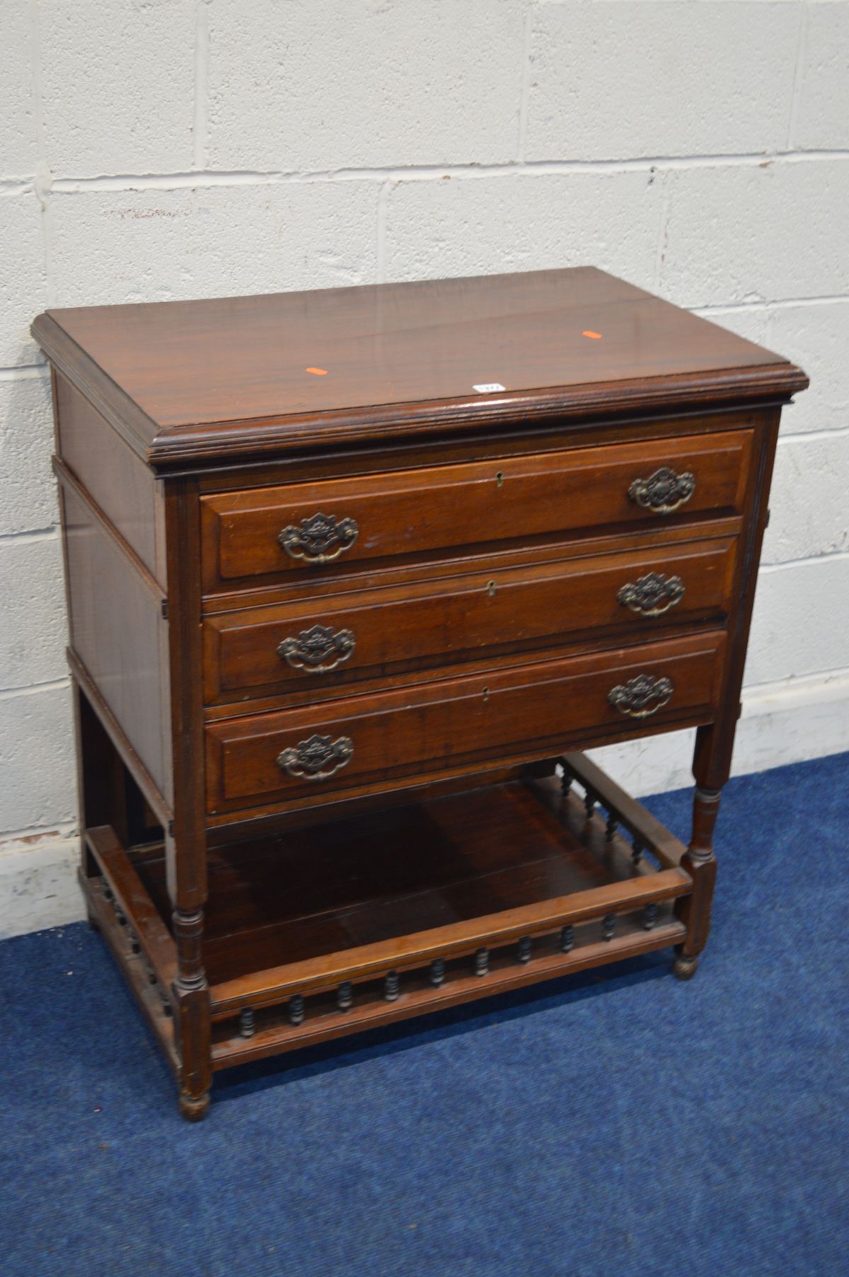 AN EDWARDIAN MAHOGANY SECRETAIRE CHEST OF TWO DRAWERS, above a galleried undershelf, width 82cm x