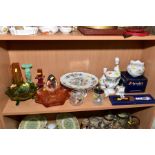 A COLLECTION OF BOXED AND LOOSE AYNSLEY GIFTWARE AND ASSORTED GLASSWARE, including Pembroke pattern,