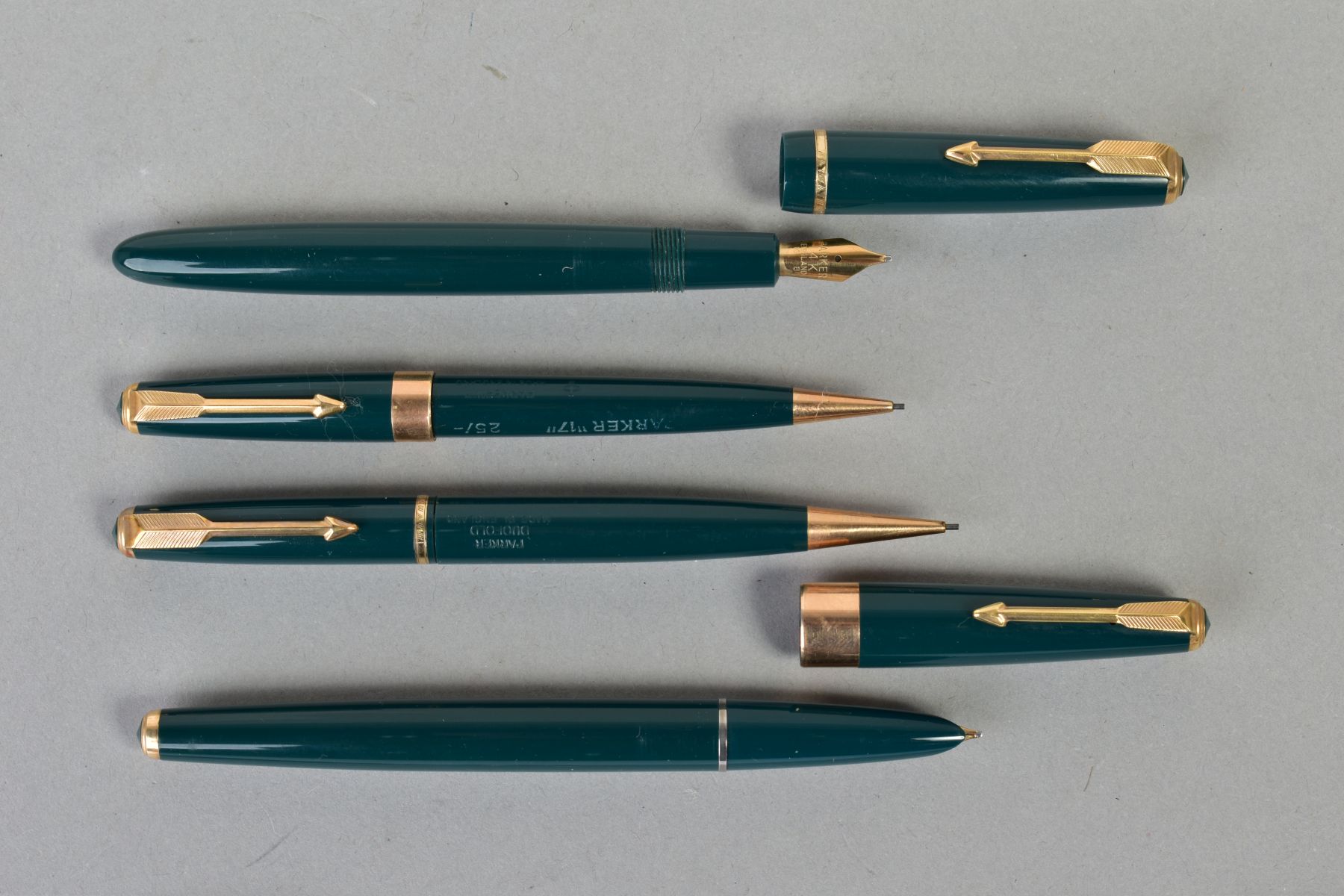 SAMPLES FROM A FORMER PARKER SALES REPRESENTATIVE (1973-1980), a Parker Junior Duofold pen set in