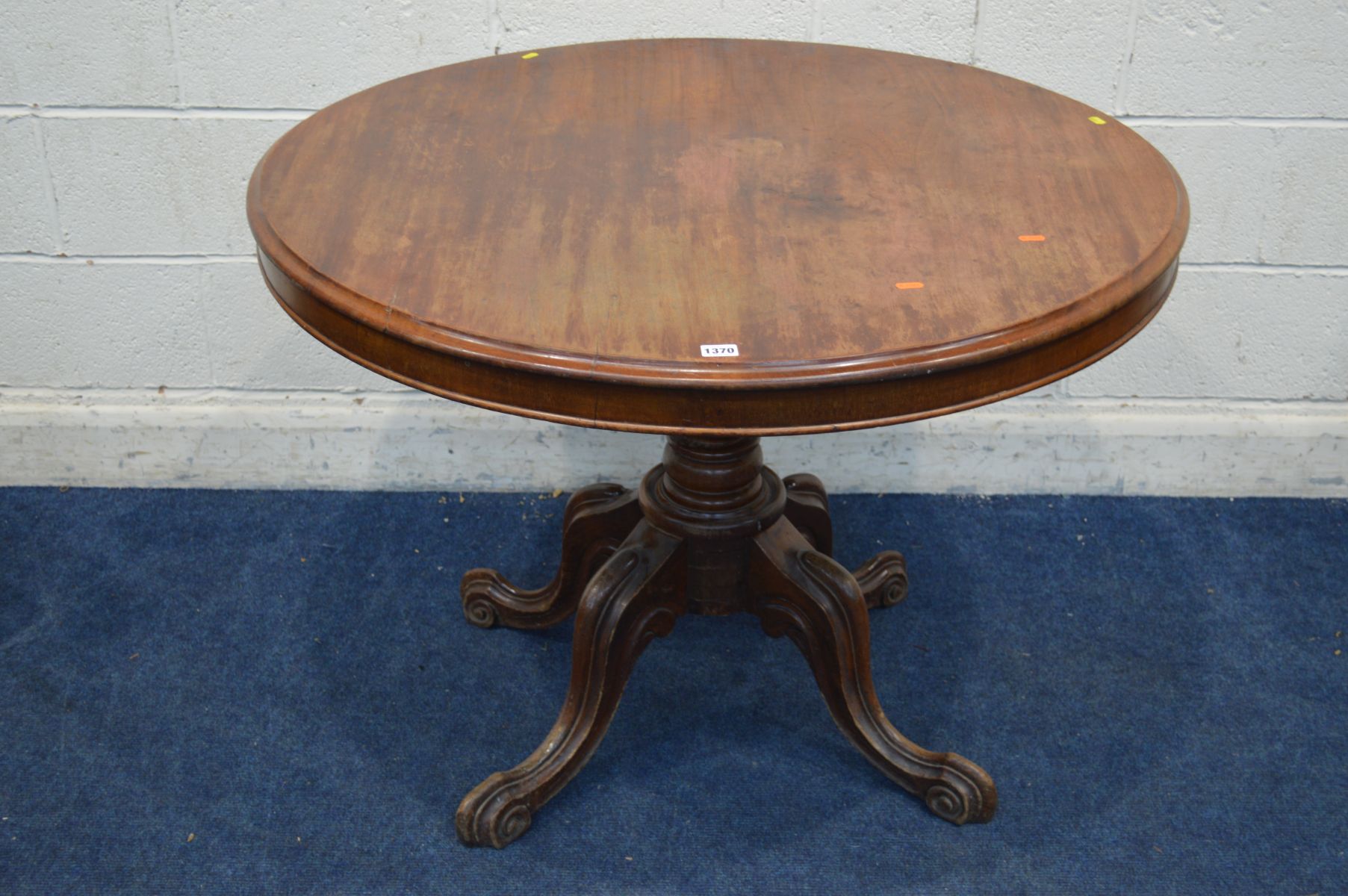 A LATE VICTORIAN WALNUT CIRCULAR BREAKFAST TABLE on a base with scrolled legs, diameter 102cm x - Image 3 of 3
