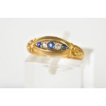 AN EARLY 20TH CENTURY 18CT GOLD BOAT RING, the central panel set with three graduated circular cut