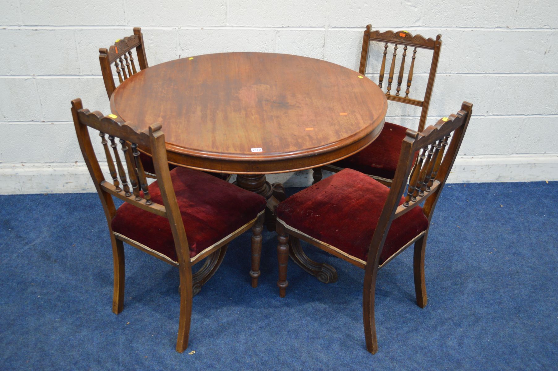 A LATE VICTORIAN WALNUT CIRCULAR BREAKFAST TABLE on a base with scrolled legs, diameter 102cm x