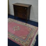 A 1940'S OAK CHEST OF THREE GRADUATING DRAWERS, width 91cm x depth 45cm x height 90cm together