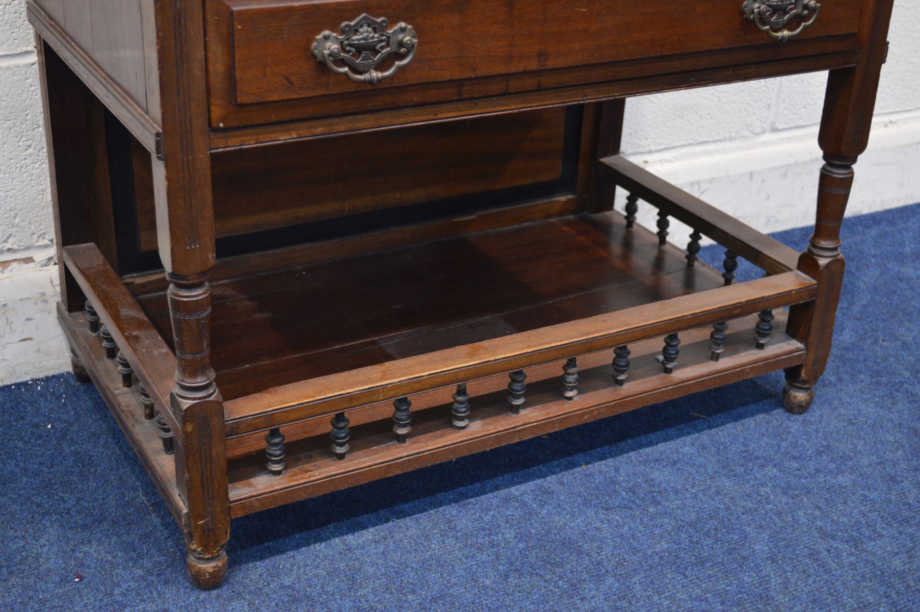 AN EDWARDIAN MAHOGANY SECRETAIRE CHEST OF TWO DRAWERS, above a galleried undershelf, width 82cm x - Image 3 of 3