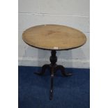 A GEORGIAN CIRCULAR SPINNING OAK TRIPOD TABLE, diameter 69cm x height 69cm