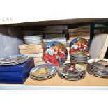A QUANTITY OF BOXED COLLECTORS PLATES OF GONE WITH THE WIND, THE KING & I, etc, including a small