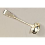 AN EARLY 19TH CENTURY SCOTTISH PROVINCIAL SILVER FIDDLE PATTERN SAUCE LADLE, engraved initial,