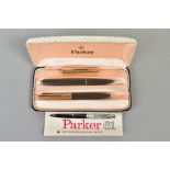 A CASED PARKER 61 ROLLED GOLD FOUNTAIN PEN SET, both marked 1/10'' 14ct gold with dark grey barrels,