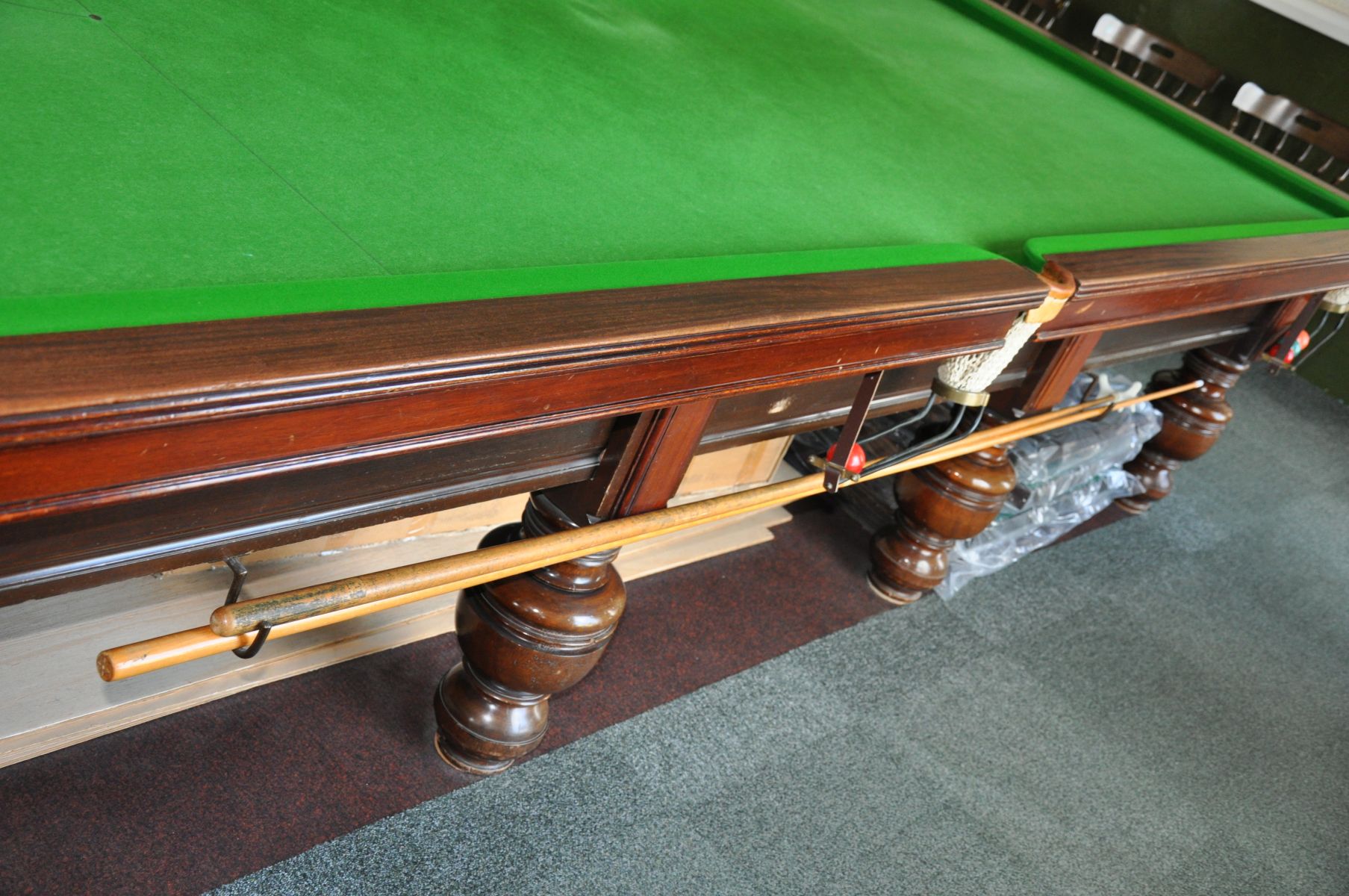 A BURROUGHES AND WATTS OF LONDON SNOOKER TABLE, with Arrowflite cushions, slate bed, a set of twenty - Image 3 of 5