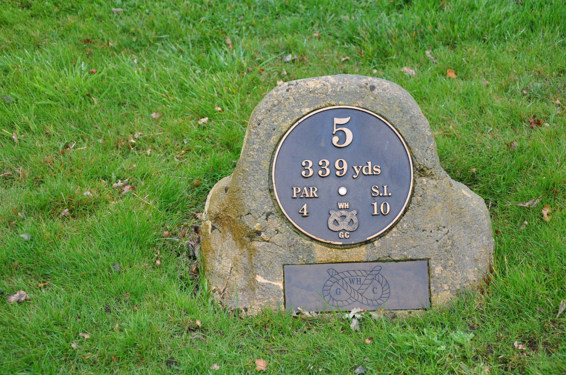 THE WHITE TEE MARKER FOR HOLE FIVE