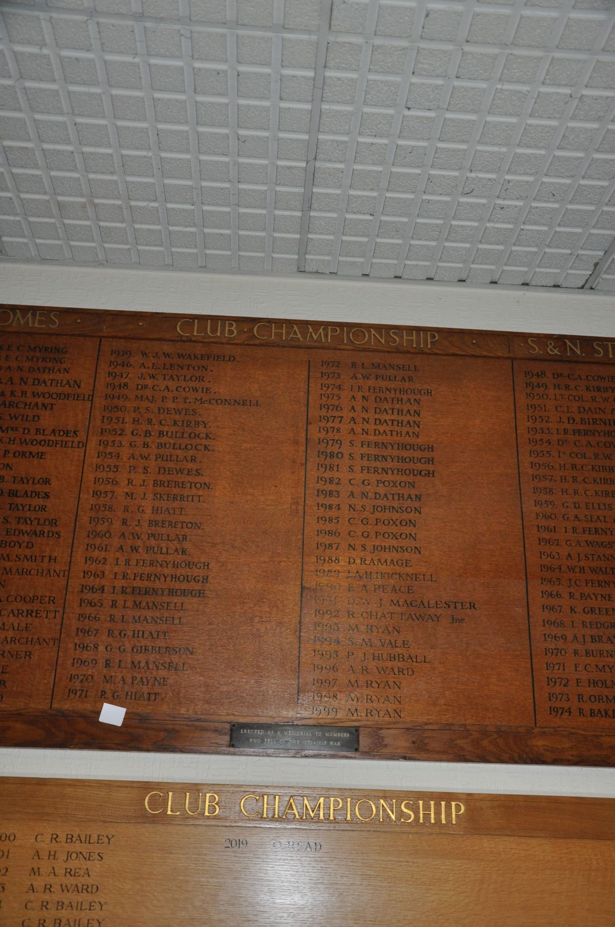 AN OAK FACED HONOURS BOARD, with gilt rose bosses to each corner, Winners of Jacob Mixed Foursomes - Image 3 of 4