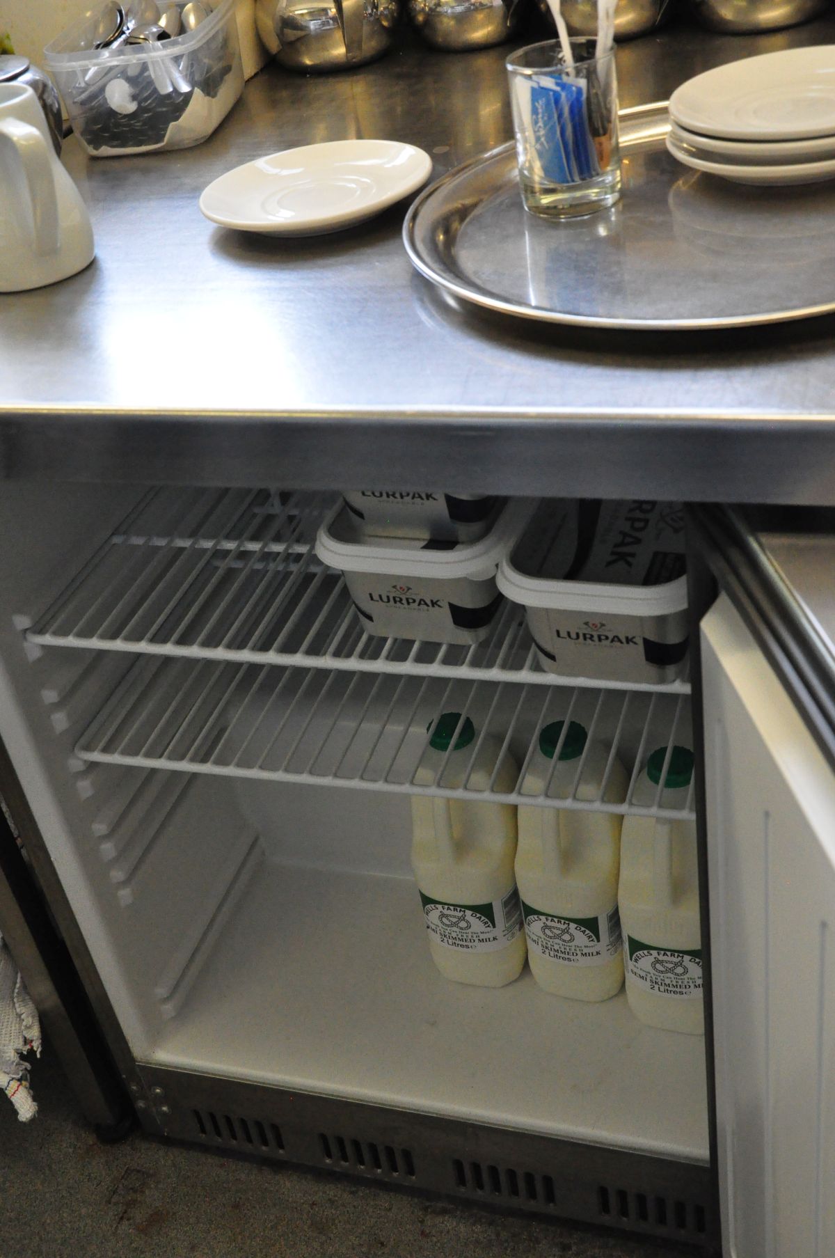 AN CATERING FRIDGE AND FREEZER UNIT, with Stainless Steel top and fronts comprising of two single - Image 4 of 4