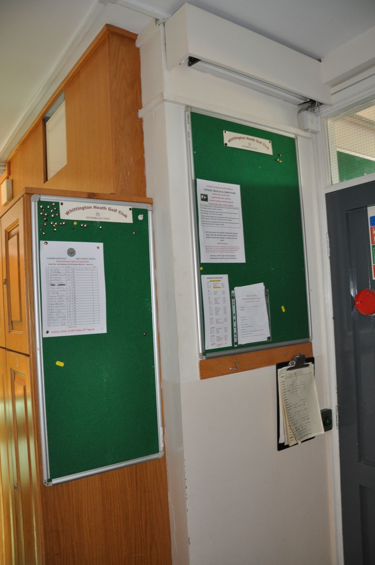 FIVE MODERN BAIZE COVERED NOTICE BOARDS, one with a beech frame 120cm x 90cm, a smaller wood - Image 2 of 3