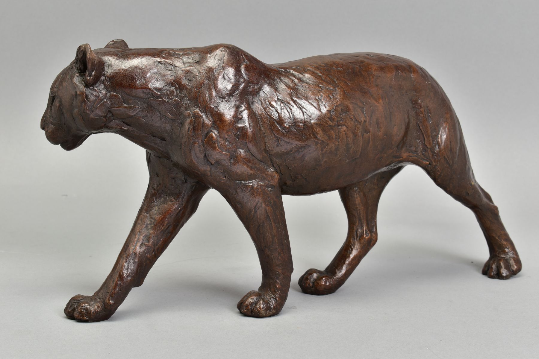 MICHAEL SIMPSON (BRITISH CONTEMPORARY) 'BIG SHOT', an artist proof bronze sculpture of a Lioness. - Bild 3 aus 5