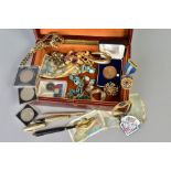 A WOODEN JEWELLERY BOX WITH CONTENTS, to include four commemorative coins such as a 'William Earl of