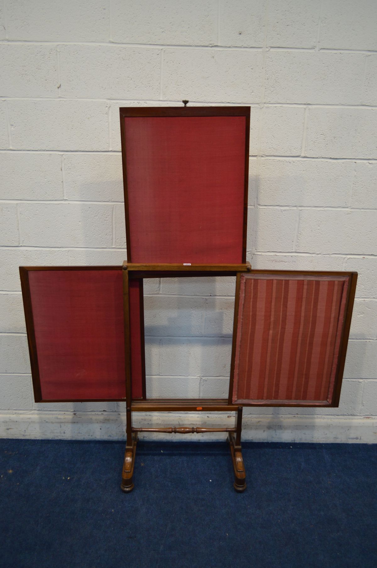 A REGENCY MAHOGANY TRIPLE SLIDING VELVET PANEL FIRE SCREEN on rounded turn feet and turned - Image 3 of 4