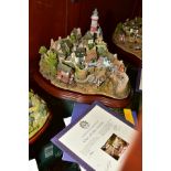 A BOXED LARGE LILLIPUT LANE LIMITED EDITION SCULPTURE, 'Out of the Storm' No.1846/3000, with