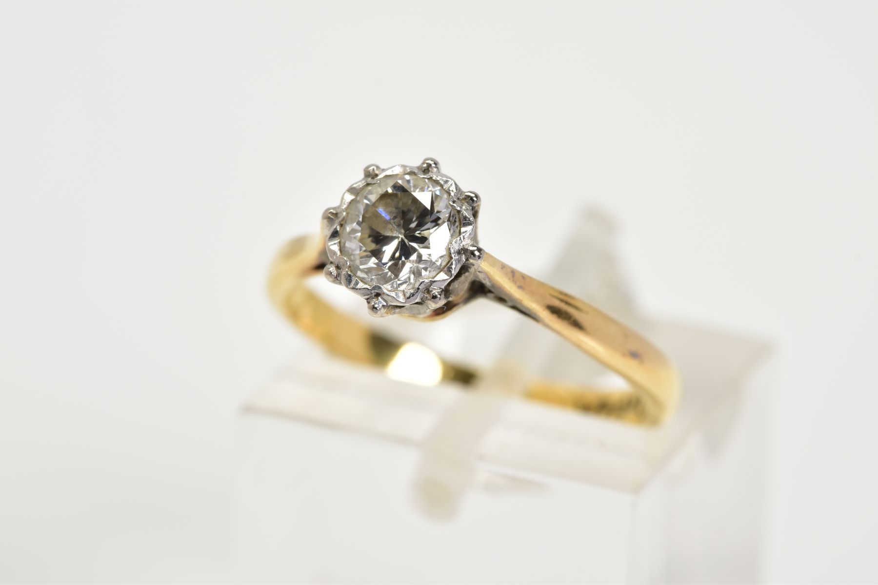 A SINGLE STONE DIAMOND RING, the yellow metal ring set with a single round brilliant cut diamond,