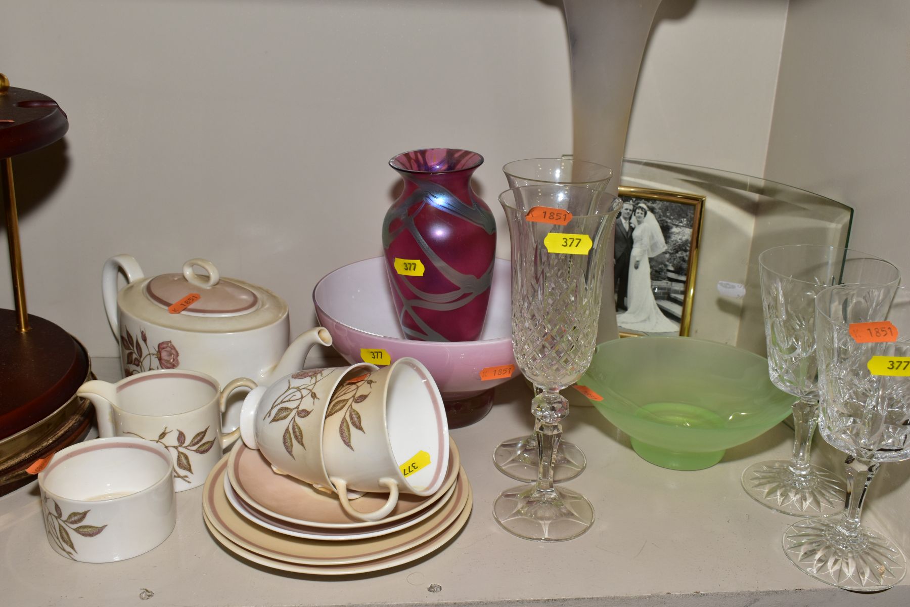 FOUR BOXES AND LOOSE CERAMICS, GLASSWARE, ETC, including Royal Standard Melody pattern coffee and - Bild 2 aus 11