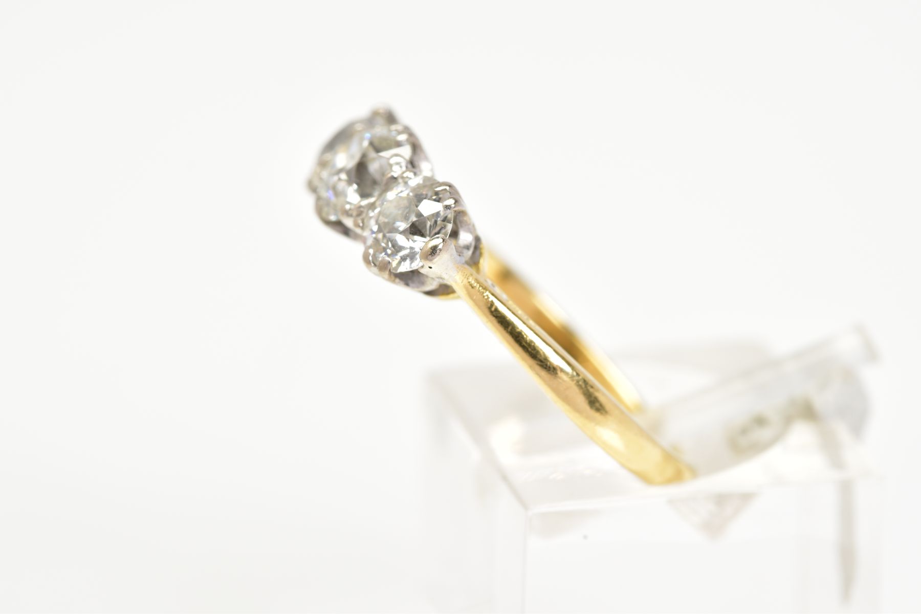 A NEARLY TO MID 20TH CENTURY THREE STONE DIAMOND RING, three transitional cut diamonds, measuring - Image 2 of 5