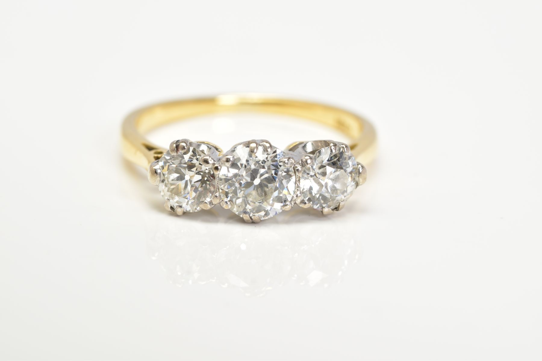 A NEARLY TO MID 20TH CENTURY THREE STONE DIAMOND RING, three transitional cut diamonds, measuring - Image 4 of 5